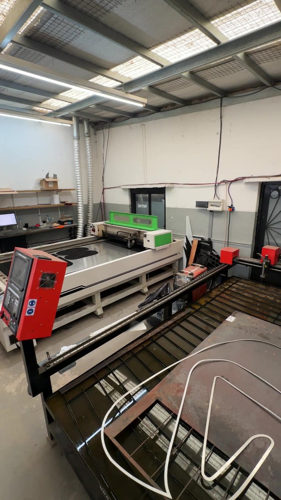 El taller de TERMEL en La Plata, con las máquinas